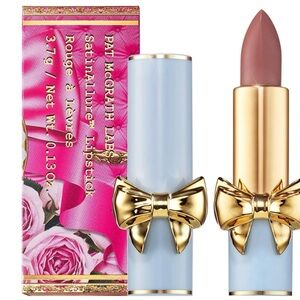 A silky-smooth lipstick with a luminous, dewy finish.